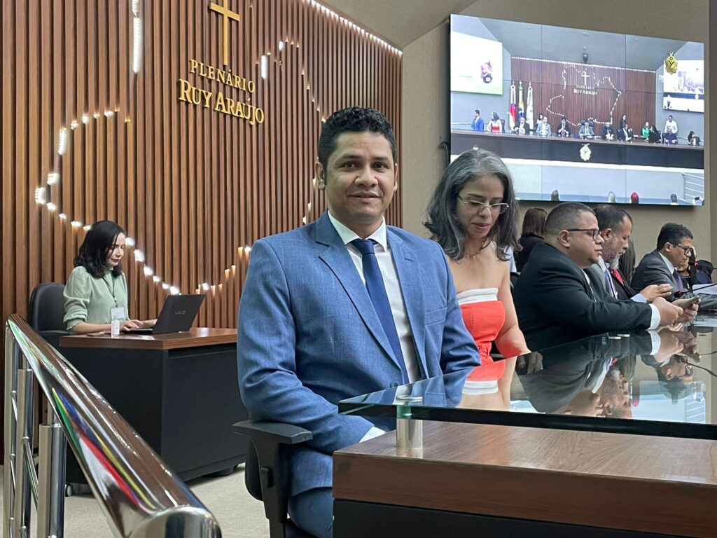 FACULDADE BOAS NOVAS RECEBE HOMENAGEM NA ASSEMBLEIA LEGISLATIVA PELO DIA DO JORNALISTA